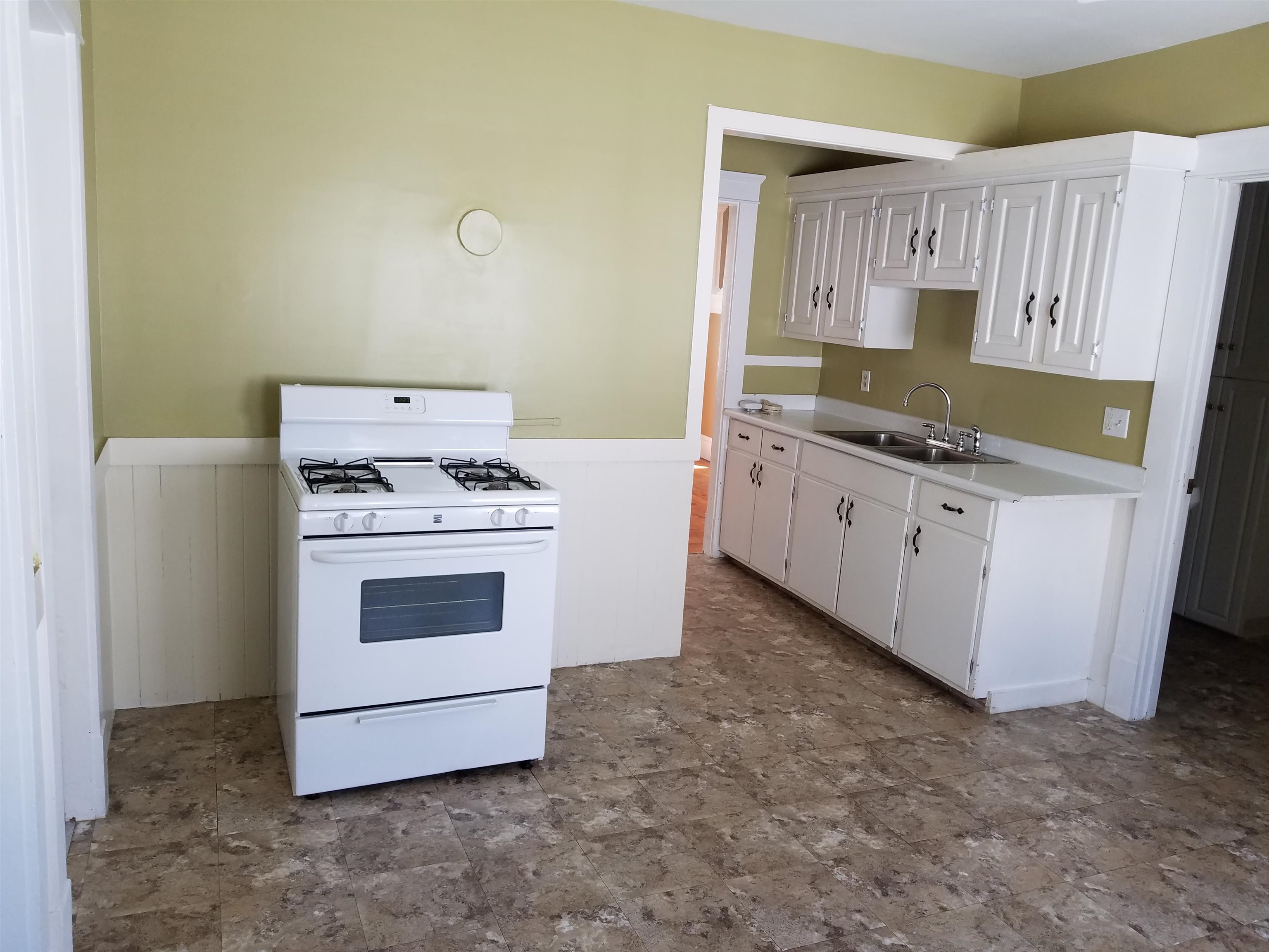 52 Gilman Street Nashua, NH 03060 - Photo 7 of 12