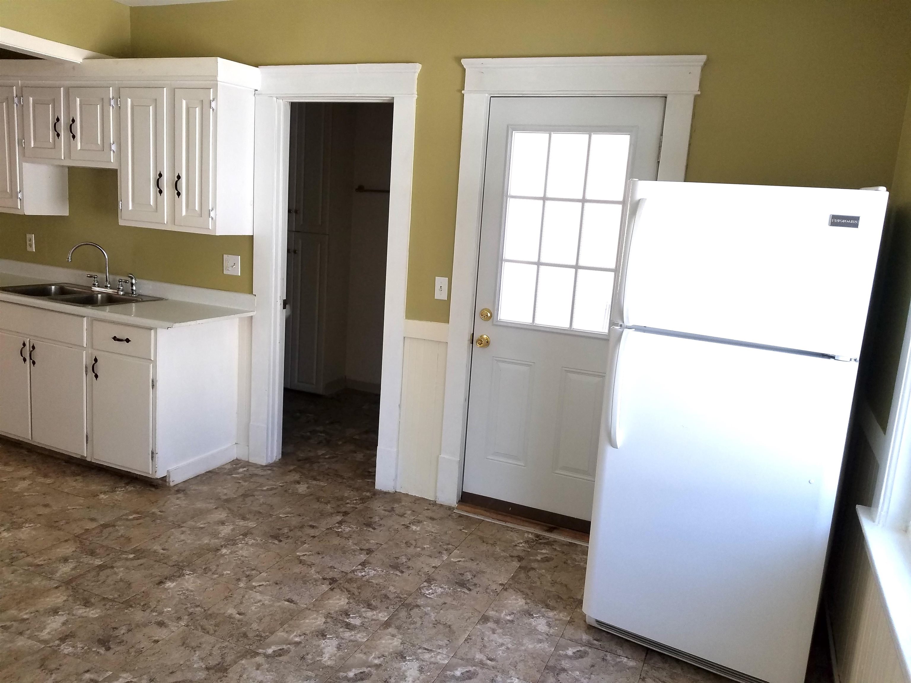 52 Gilman Street Nashua, NH 03060 - Photo 8 of 12