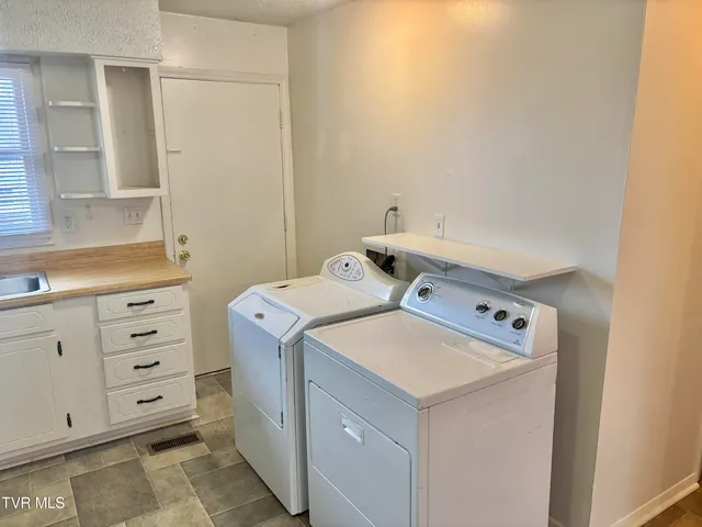 $1,250 | 107 Creek Drive, Unit 12, Johnson City, TN 37615