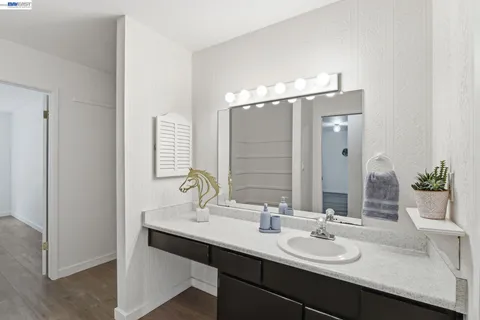 $385,000 | 955 Shorepoint Court, Unit 100, Alameda, CA 94501