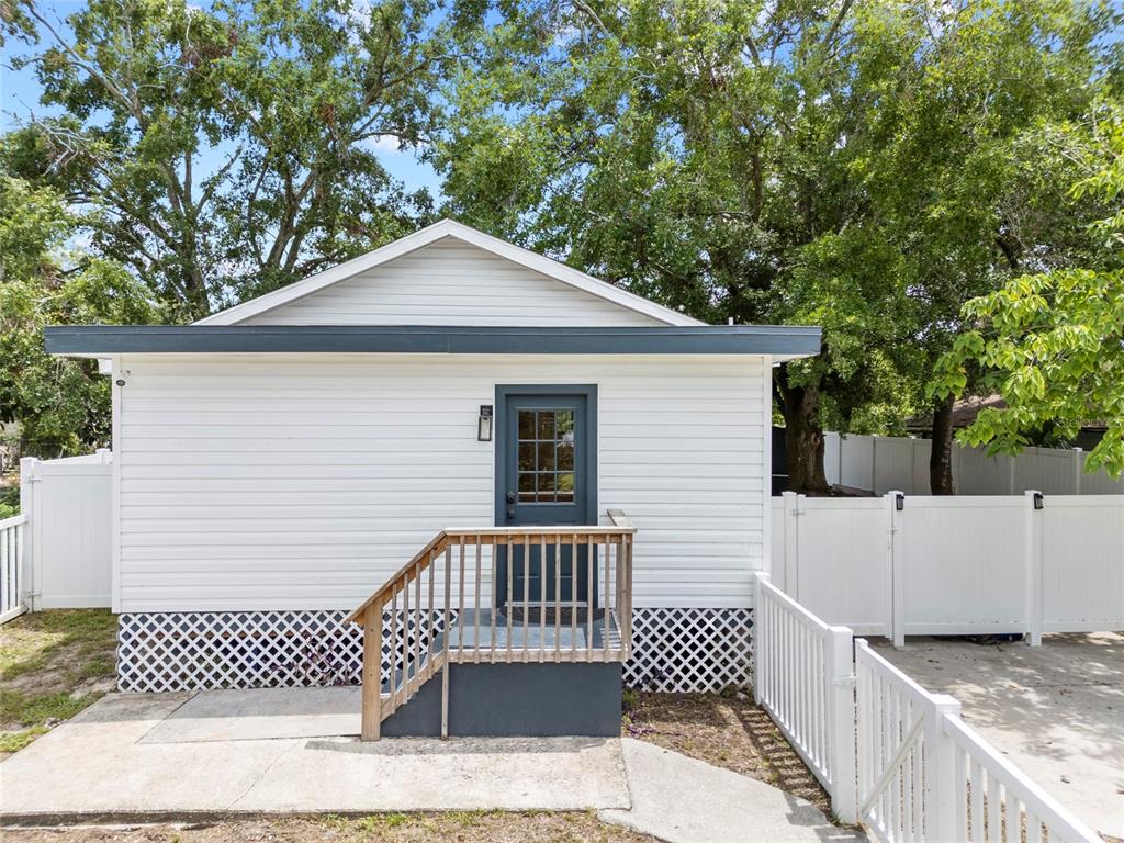 4622 Paloverde Drive New Port Richey, FL 34652 - Photo 2 of 22 a side view of a house