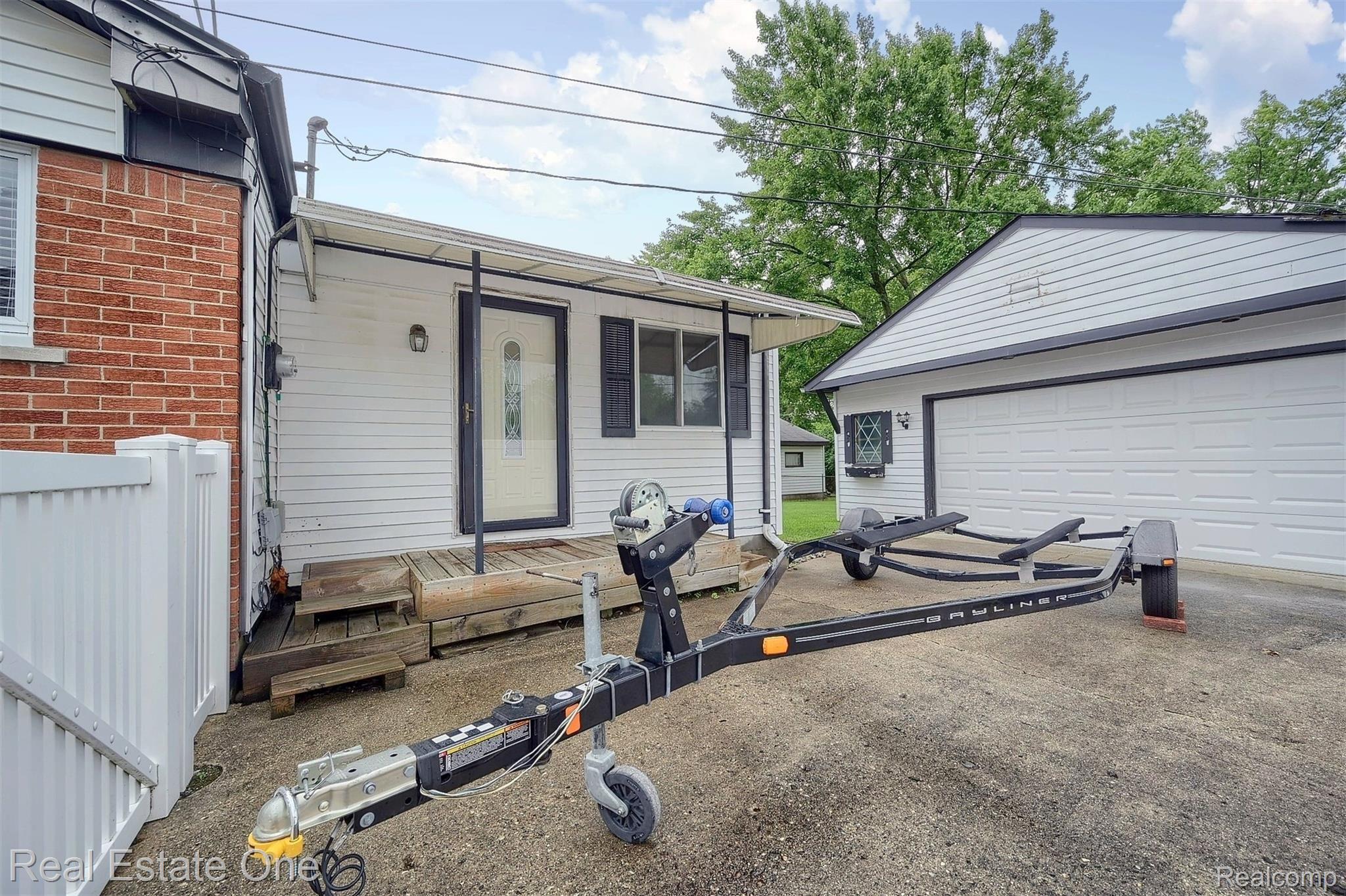424 Hill Street Rochester, MI 48307 - Photo 30 of 31 Oversize 2 Car Garage with Door Opener!