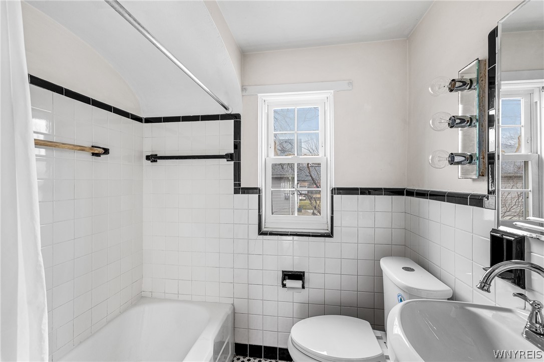 4273 Union Road Cheektowaga, NY 14225 - Photo 14 of 26