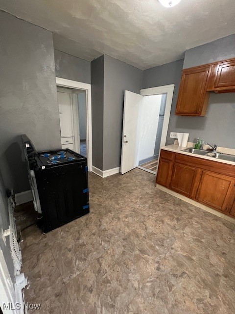 1842 Colonnade Road Cleveland, OH 44112 - Photo 23 of 47 Kitchen with sink and washer / dryer
