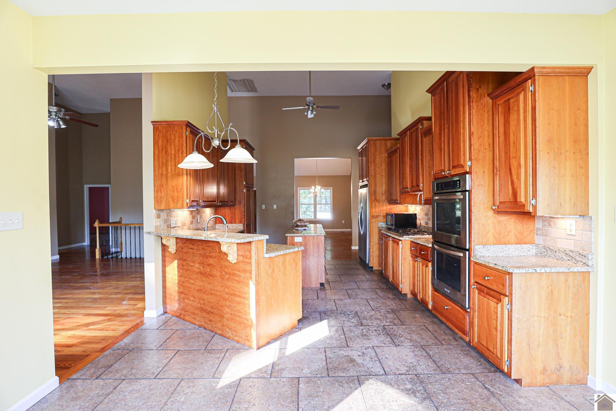 5885 Clinton Road Paducah, KY 42001 - Photo 11 of 20 Kitchen