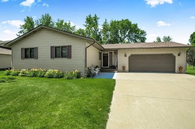 $279,999 | 241 Meadowlark Lane, Melrose, MN 56352