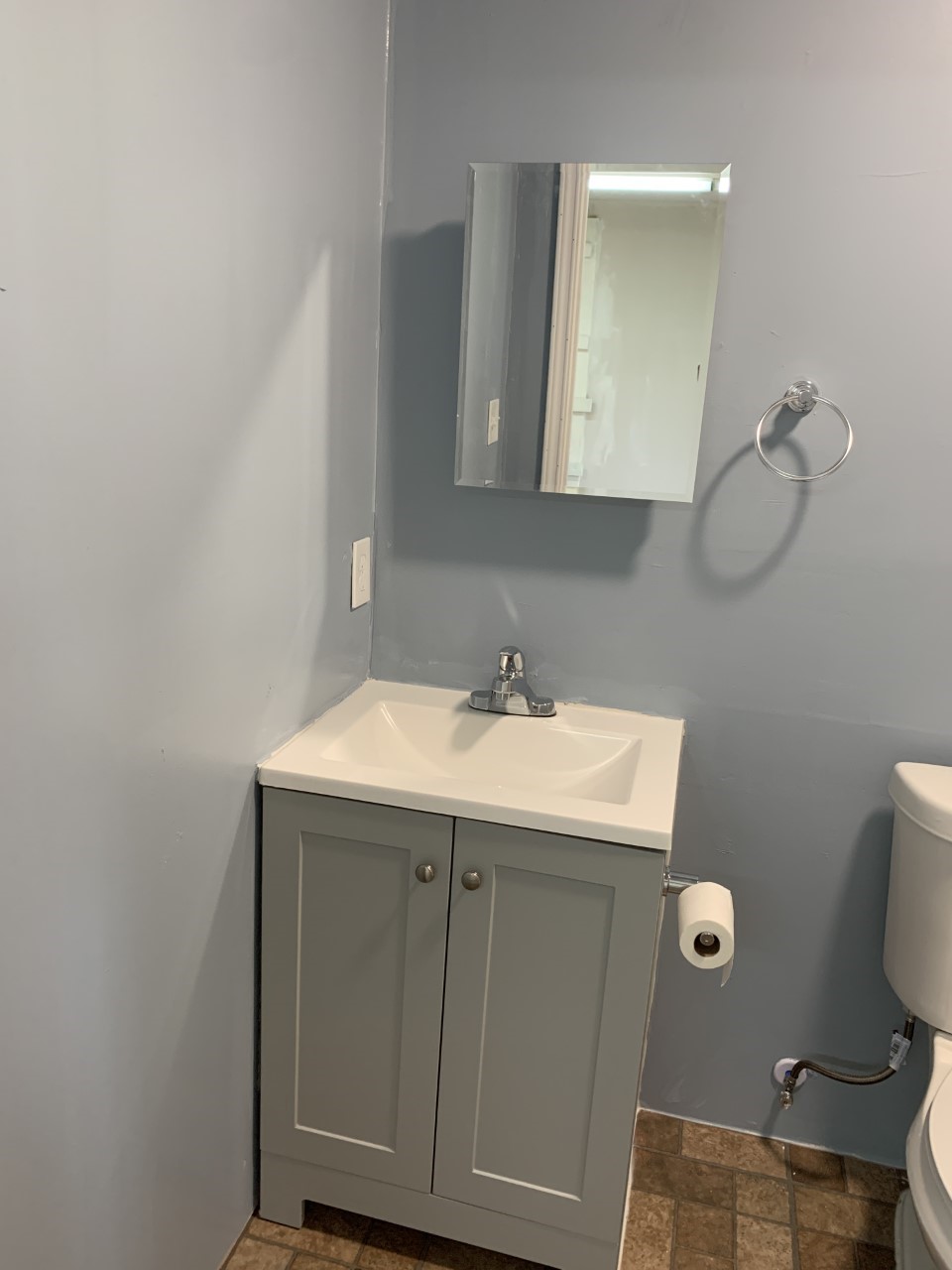 538 Glenvale Drive, Unit B Houston, TX 77060 - Photo 13 of 18 a bathroom with a sink toilet and mirror
