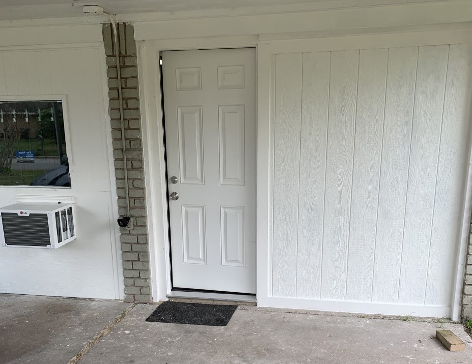 538 Glenvale Drive, Unit B Houston, TX 77060 - Photo 15 of 16 a view of front door