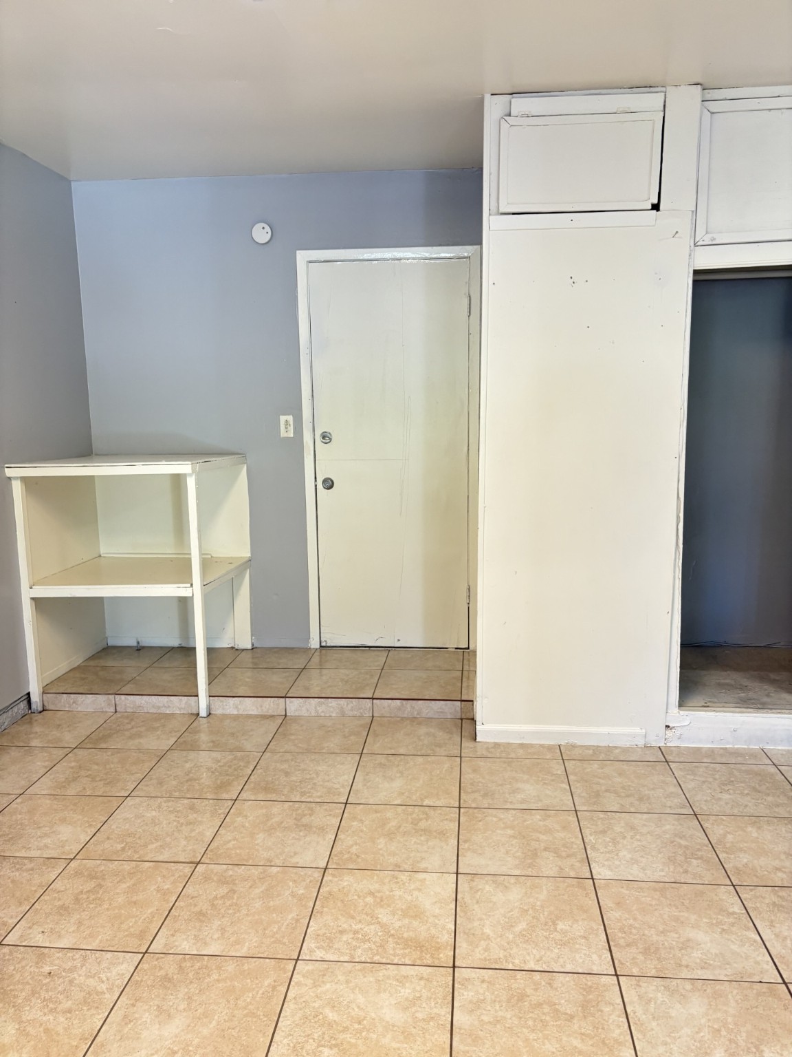 538 Glenvale Drive, Unit B Houston, TX 77060 - Photo 8 of 18 a view of an empty room with cabinet