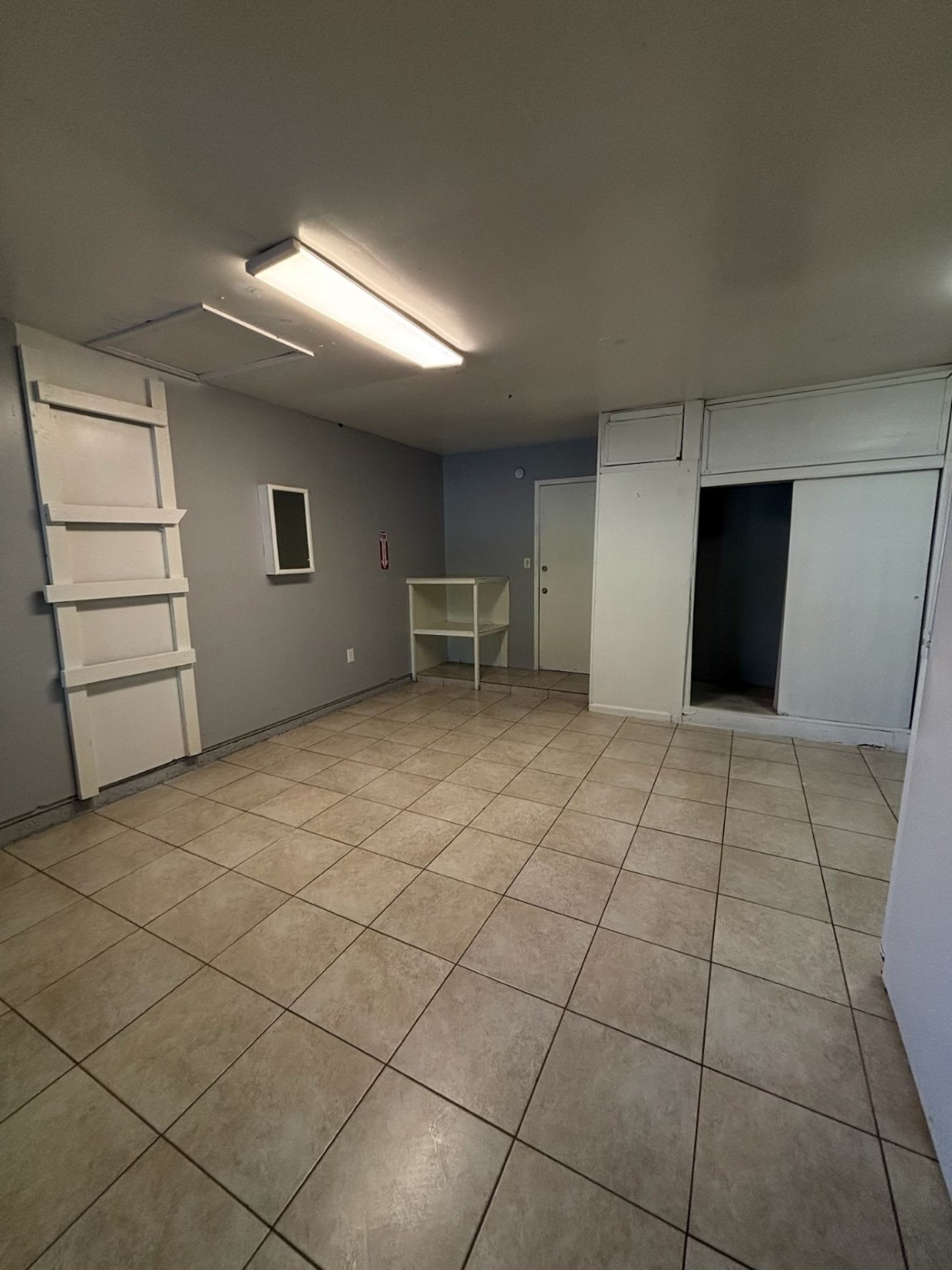538 Glenvale Drive, Unit B Houston, TX 77060 - Photo 10 of 18 a view of an empty room