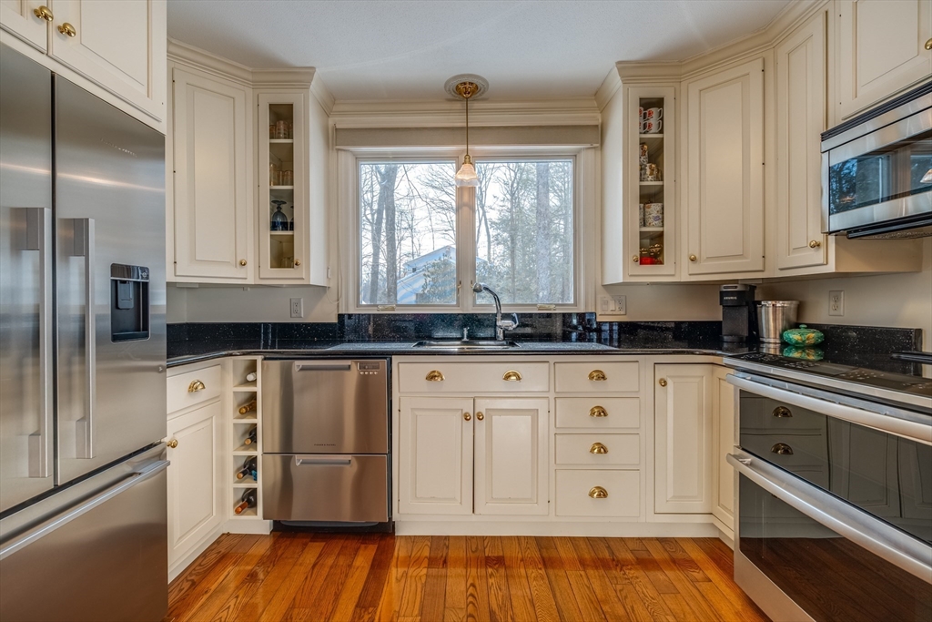 697 Florence Road Northampton, MA 01062 - Photo 5 of 41