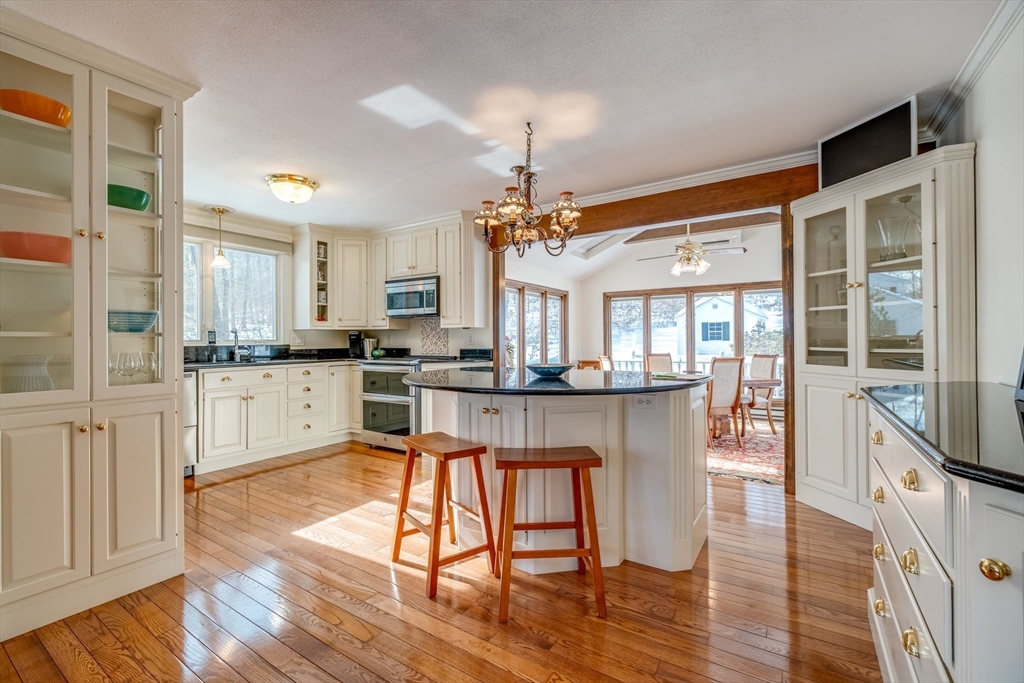 697 Florence Road Northampton, MA 01062 - Photo 6 of 41