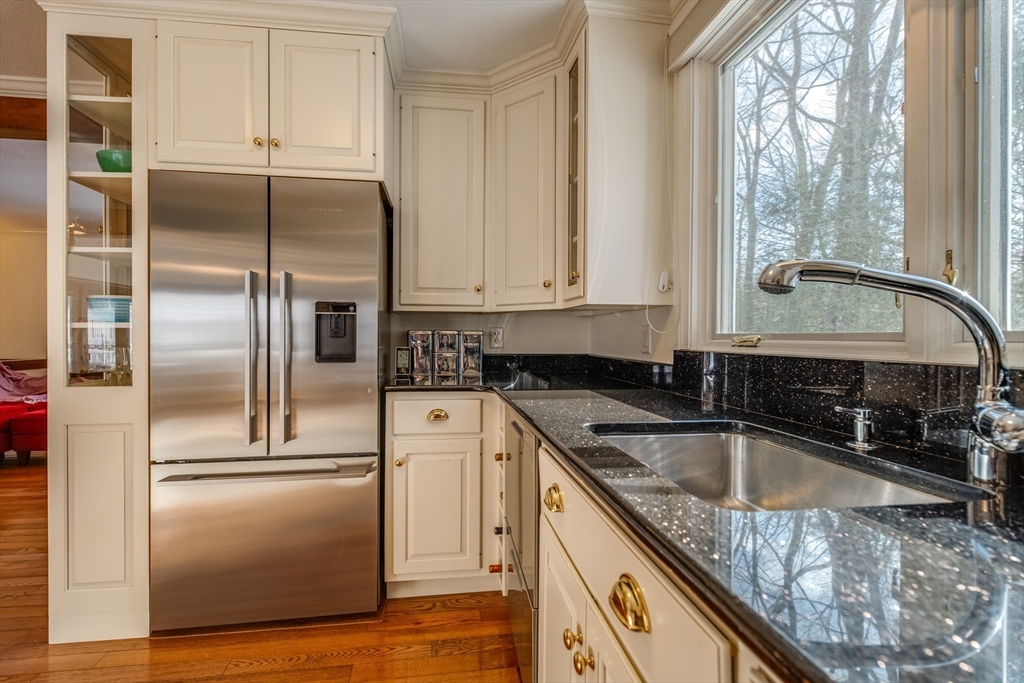 697 Florence Road Northampton, MA 01062 - Photo 7 of 41