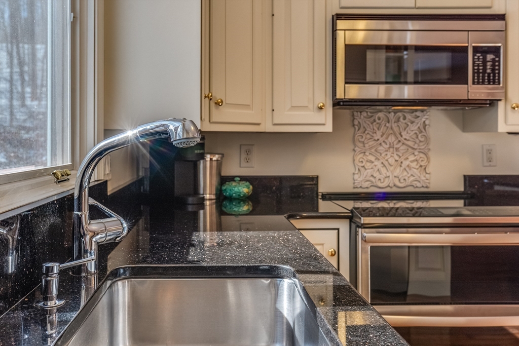 697 Florence Road Northampton, MA 01062 - Photo 8 of 41