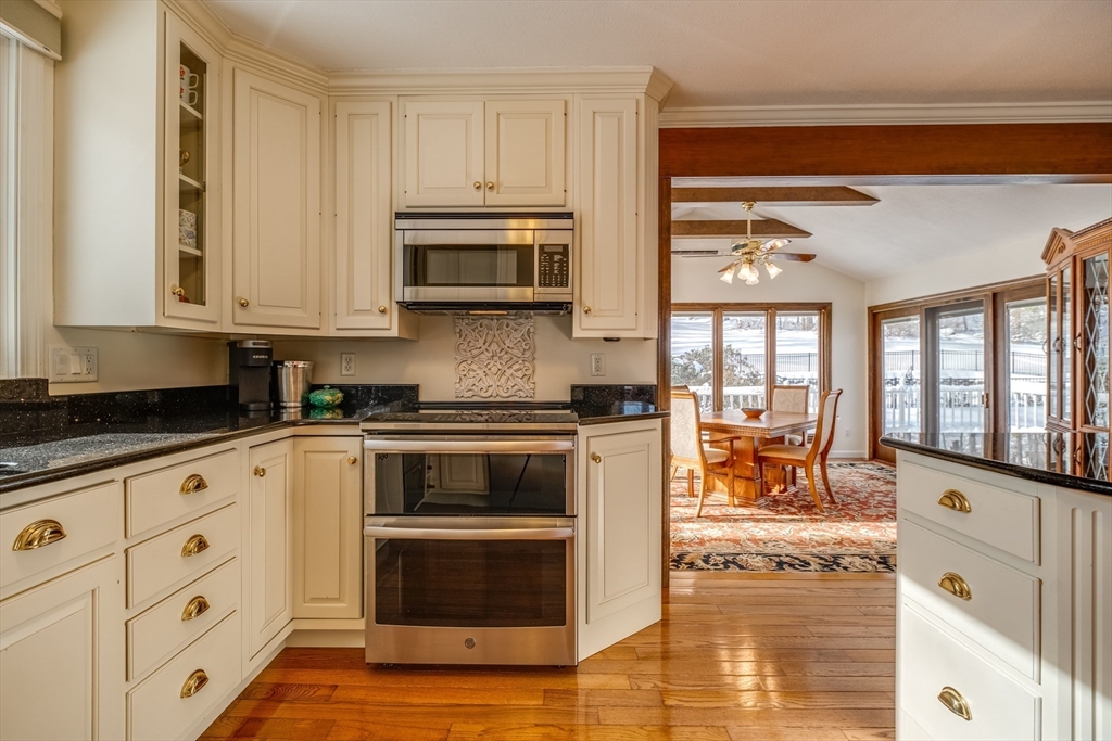 697 Florence Road Northampton, MA 01062 - Photo 9 of 41