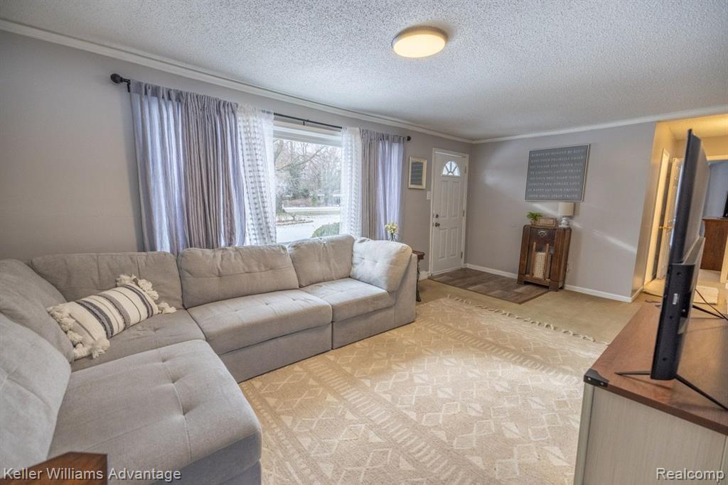 18253 Savage Road Belleville, MI 48111 - Photo 9 of 44