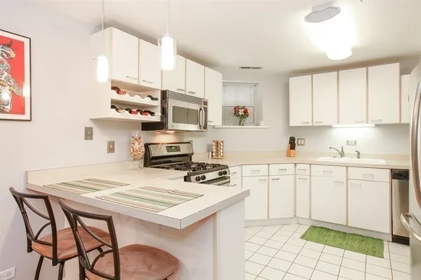 $3,600 | 2839 North Burling Street, Unit G, Chicago, IL 60657