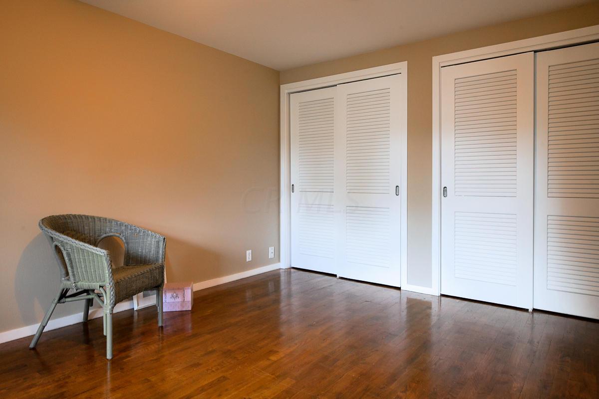 2254 McCoy Road Columbus, OH 43220 - Photo 11 of 34