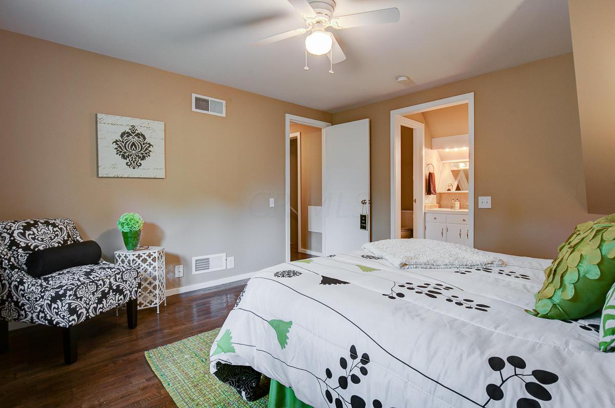 2254 McCoy Road Columbus, OH 43220 - Photo 3 of 34