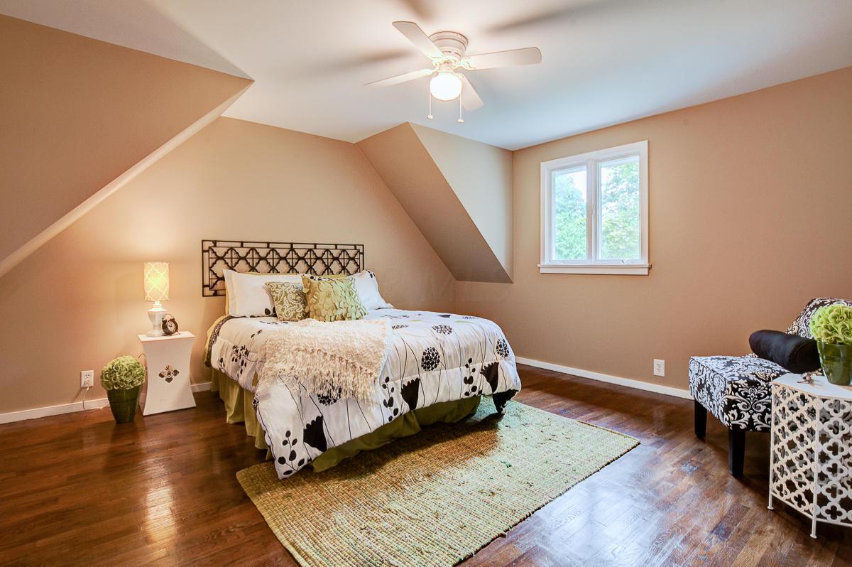 2254 McCoy Road Columbus, OH 43220 - Photo 8 of 34
