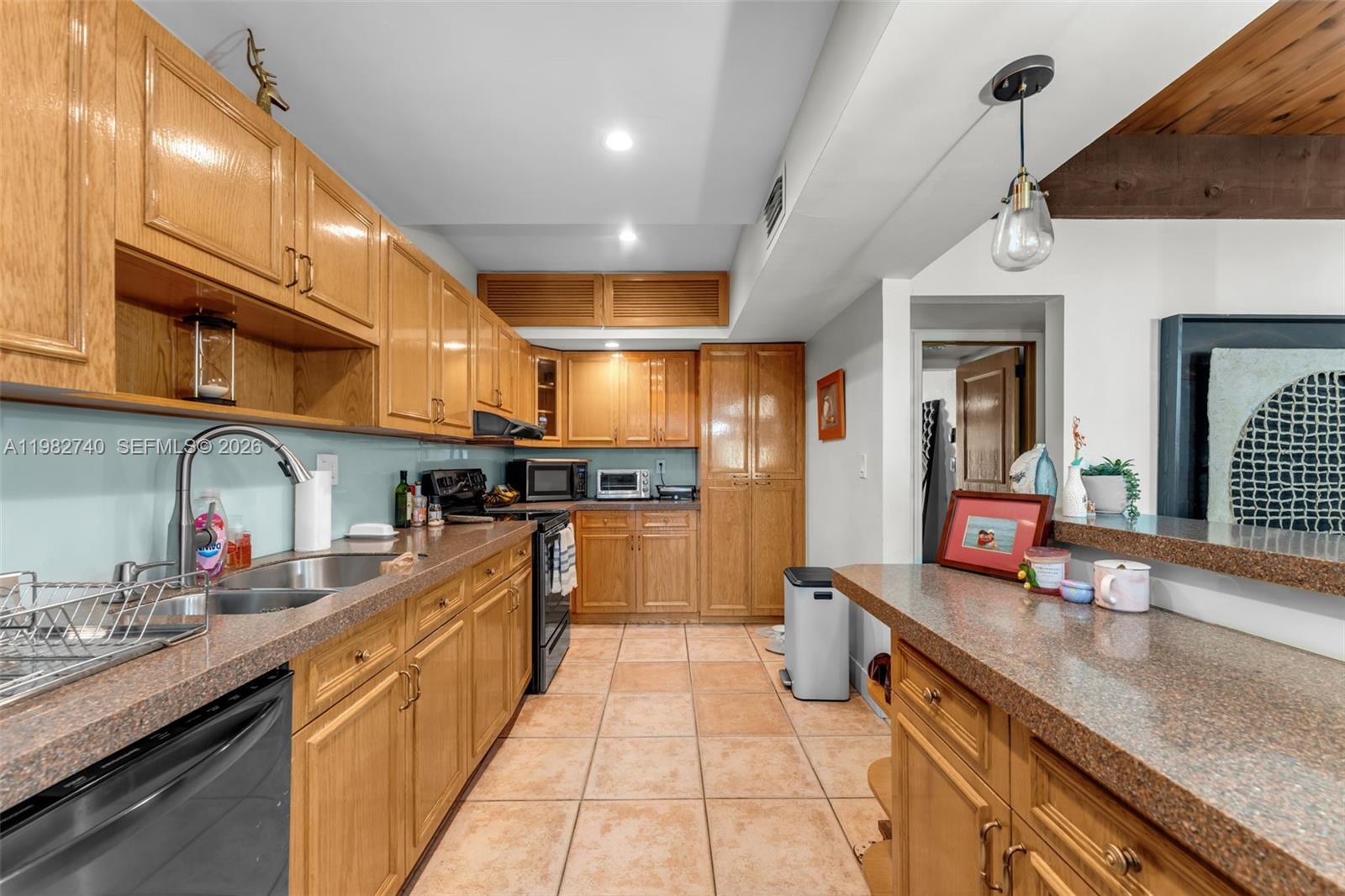 7825 Southwest 103rd Place Miami, FL 33173 - Photo 9 of 47