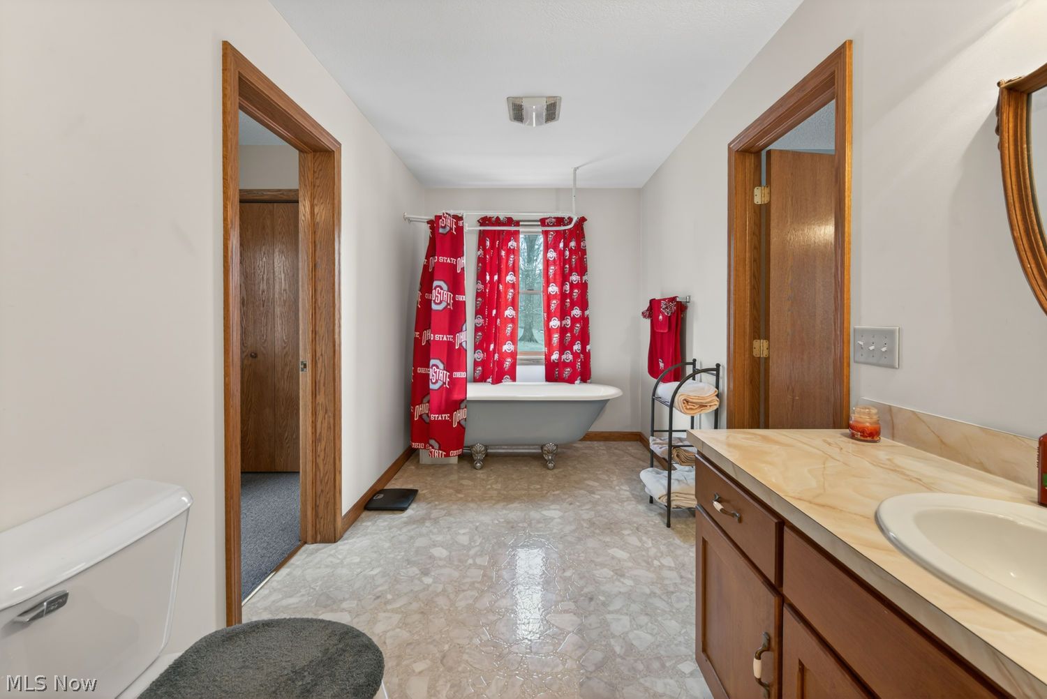5042 Shawnee Road Carrollton, OH 44615 - Photo 26 of 48 2nd floor owner's bathroom with claw foot tub / shower