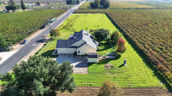 $925,000 | 15185 Curry Avenue, Lodi, CA 95240