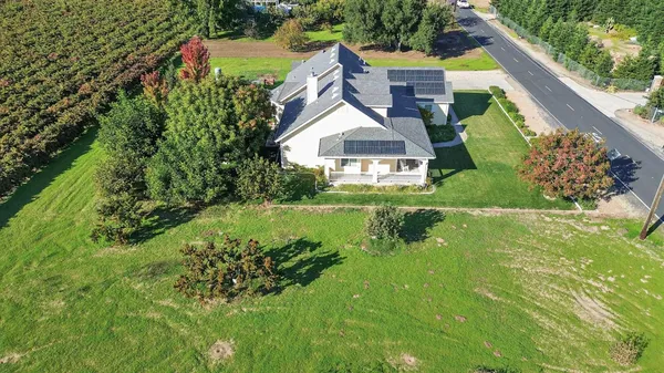 $925,000 | 15185 Curry Avenue, Lodi, CA 95240