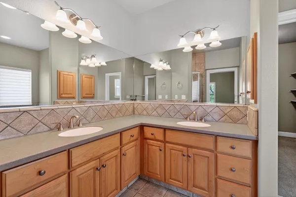 $925,000 | 15185 Curry Avenue, Lodi, CA 95240