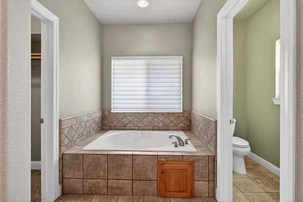 $925,000 | 15185 Curry Avenue, Lodi, CA 95240