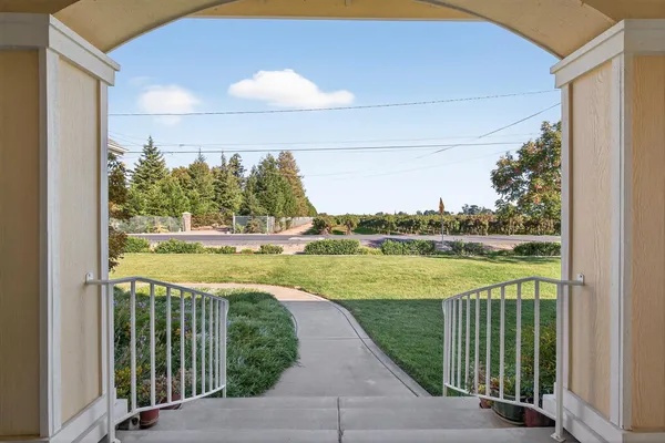 $925,000 | 15185 Curry Avenue, Lodi, CA 95240