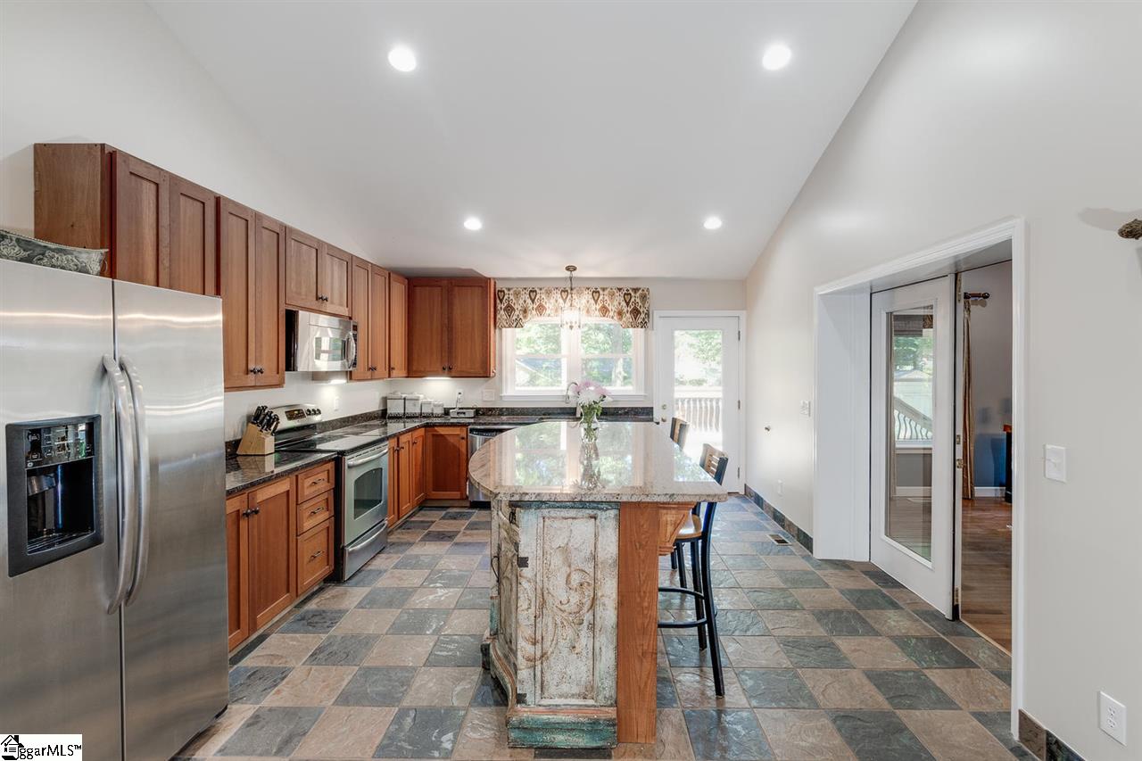 506 Wembley Road Greenville, SC 29607 - Photo 16 of 35