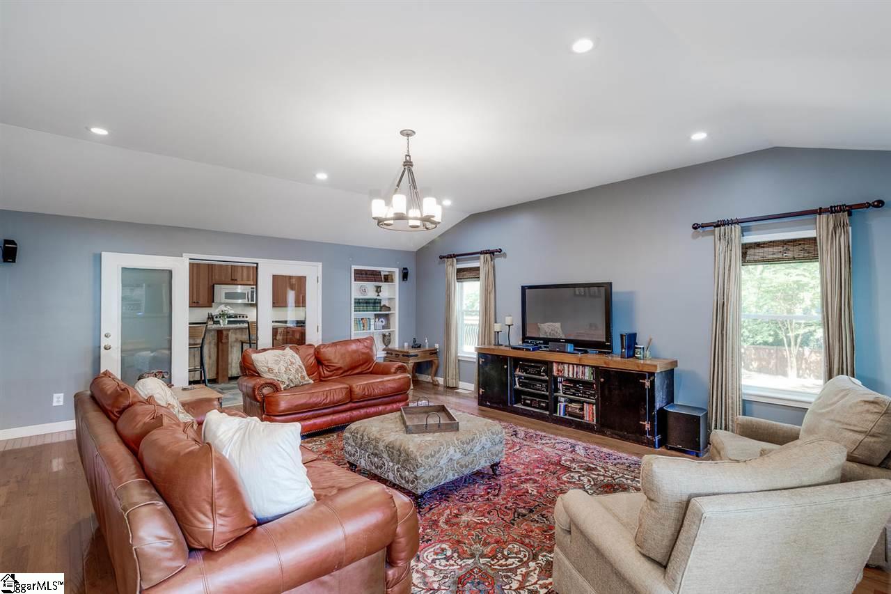 506 Wembley Road Greenville, SC 29607 - Photo 7 of 35