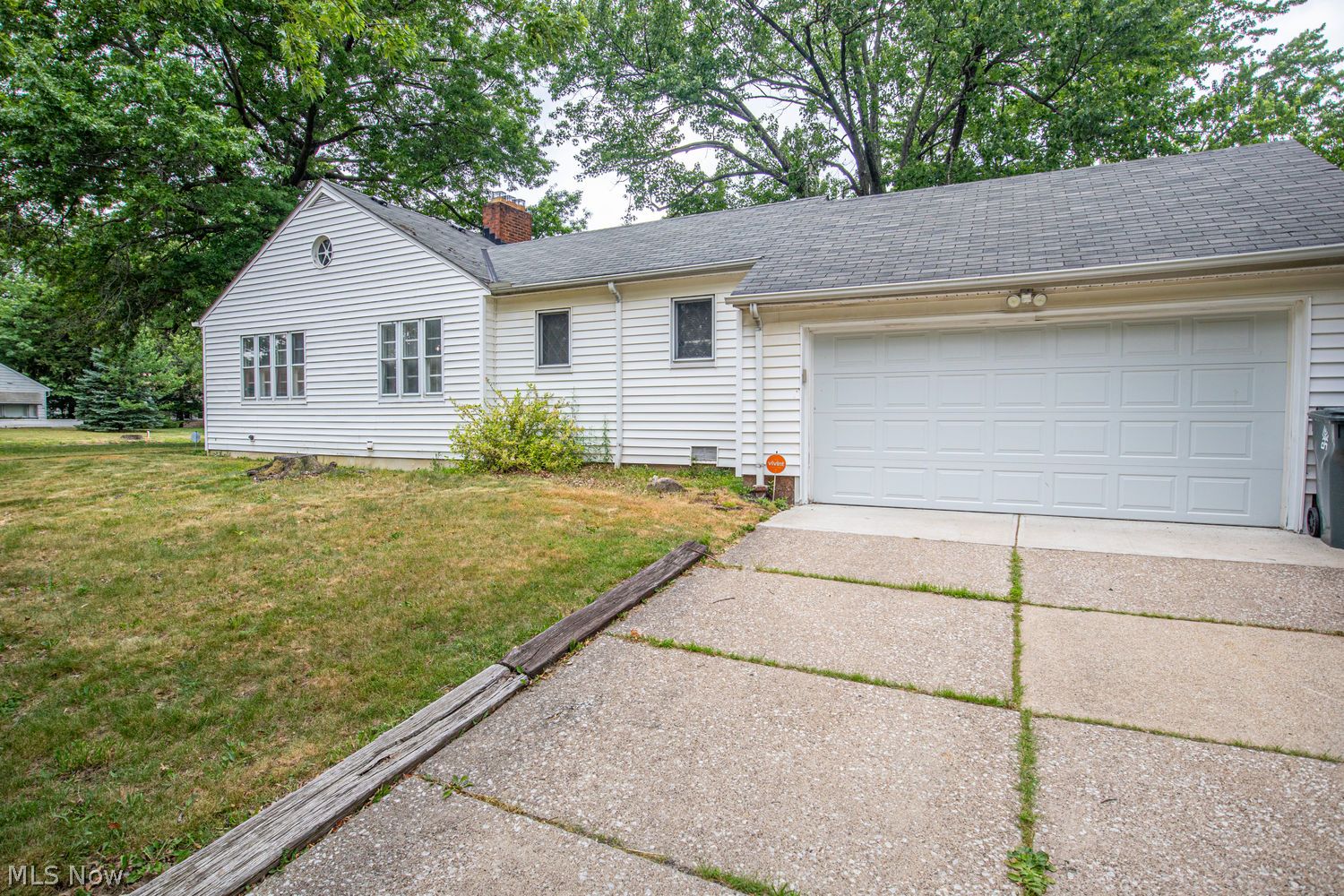 1107 Brandon Road Cleveland, OH 44112 - Photo 8 of 38