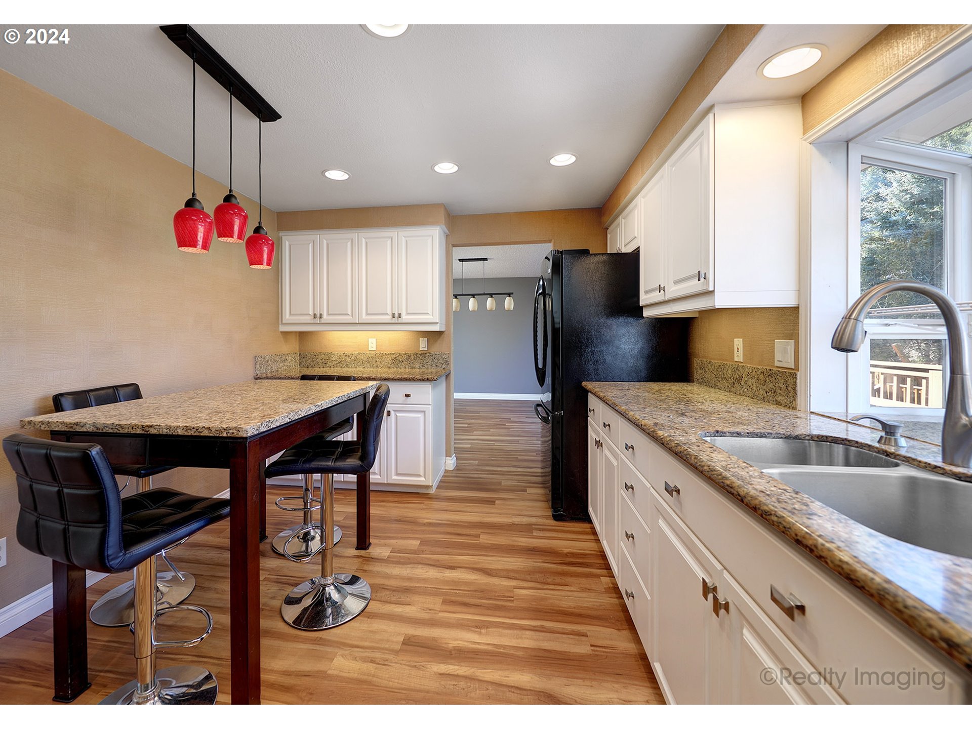 25165 Southeast Hoffmeister Road Damascus, OR 97089 - Photo 13 of 47 Kitchen/Nook