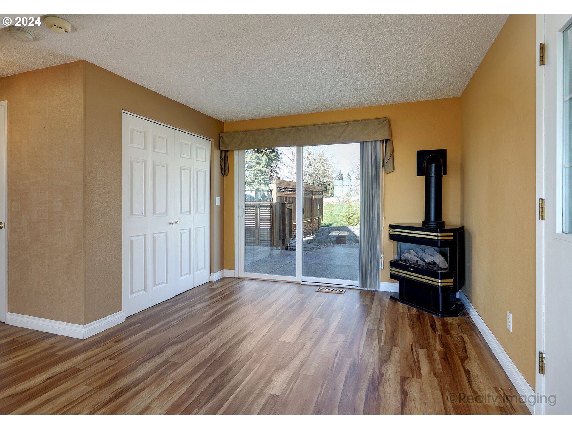 25165 Southeast Hoffmeister Road Damascus, OR 97089 - Photo 16 of 47 Fireplace Stove