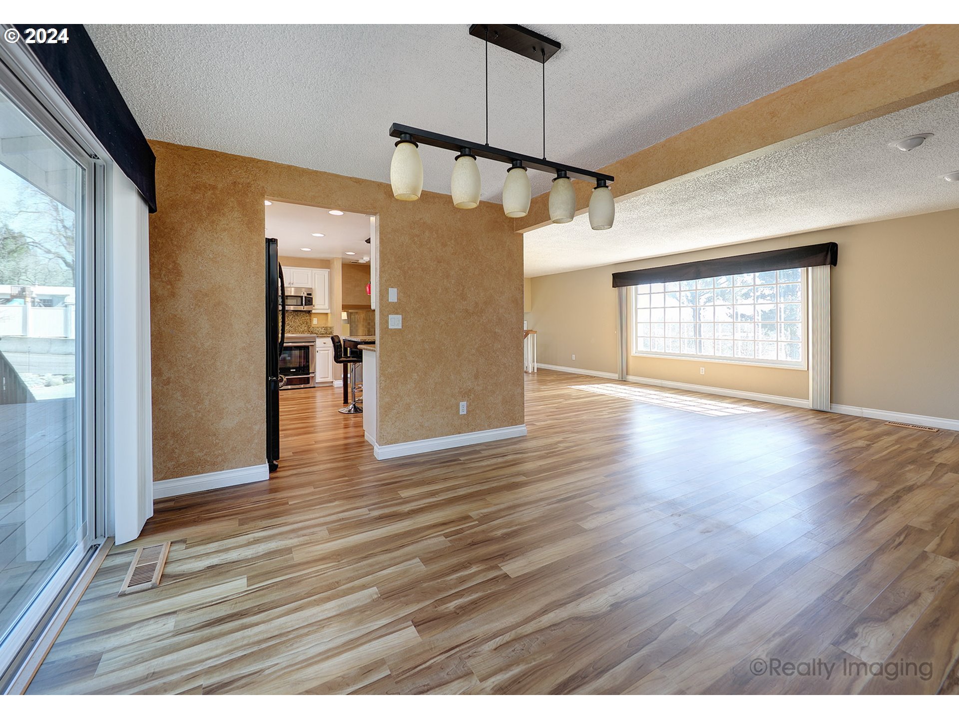 25165 Southeast Hoffmeister Road Damascus, OR 97089 - Photo 10 of 47 Dining Room