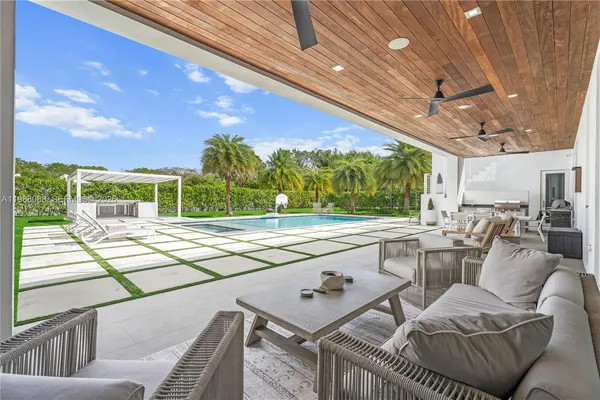 $8,970,000 | 6285 Old Cutler Road, Pinecrest, FL 33156
