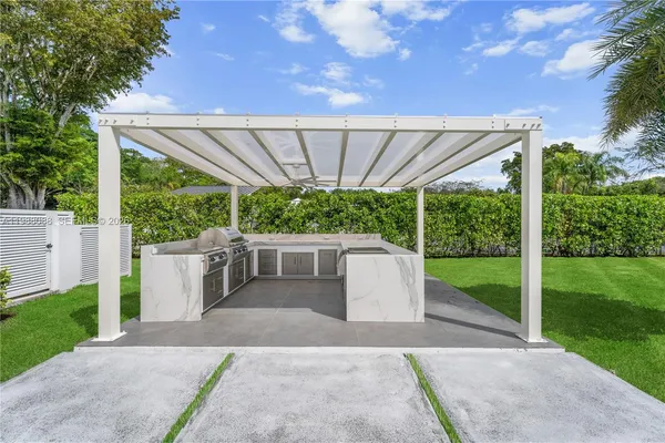 $8,970,000 | 6285 Old Cutler Road, Pinecrest, FL 33156