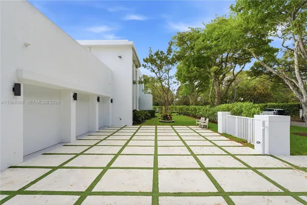 $8,970,000 | 6285 Old Cutler Road, Pinecrest, FL 33156