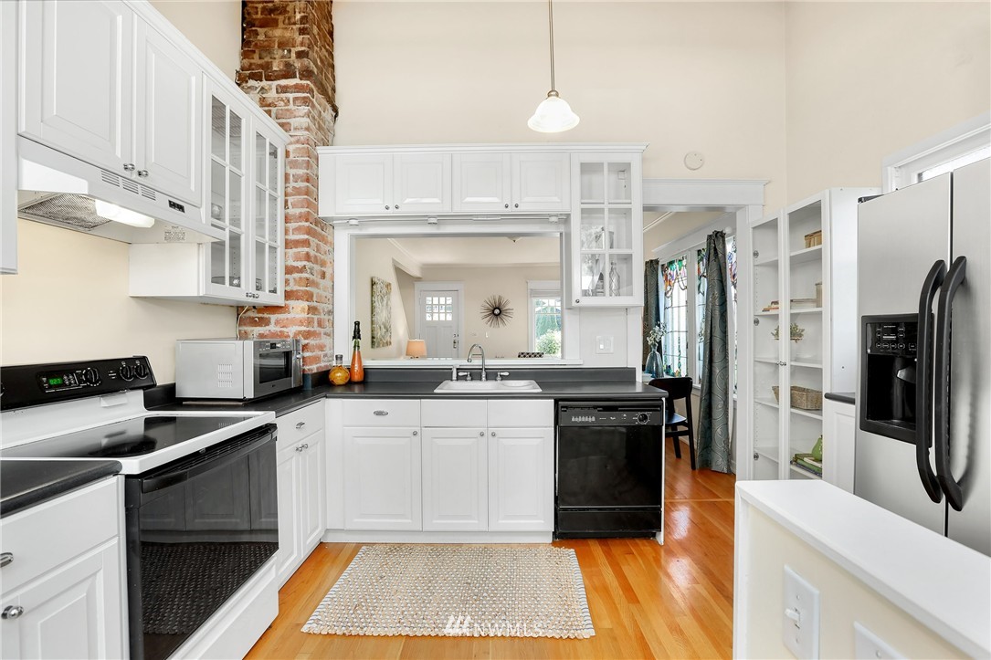 3329 37th Avenue South Seattle, WA 98144 - Photo 9 of 24 Gallery Image 9