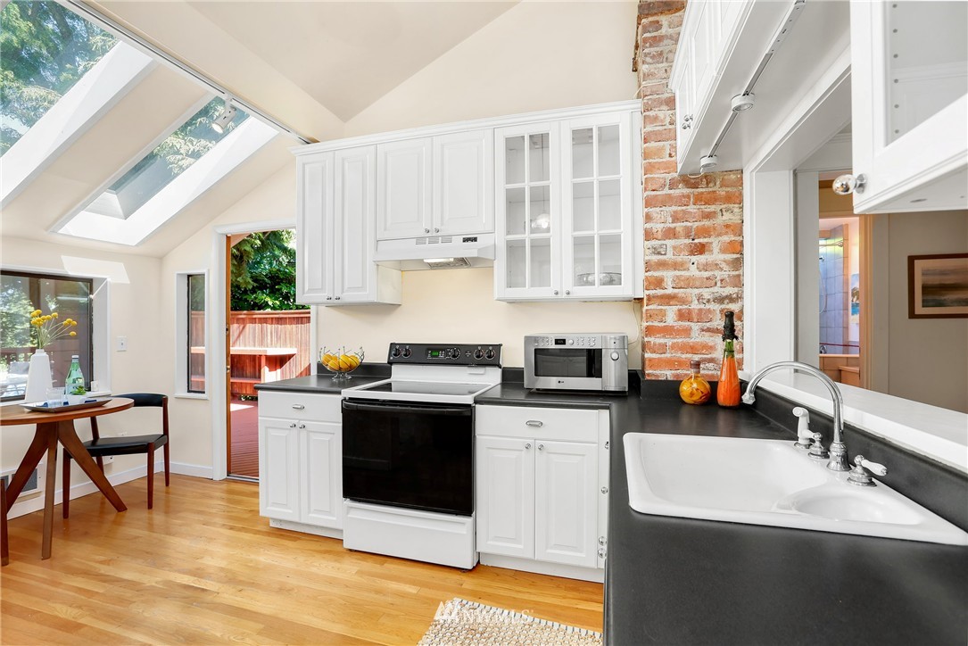 3329 37th Avenue South Seattle, WA 98144 - Photo 10 of 24 Gallery Image 10