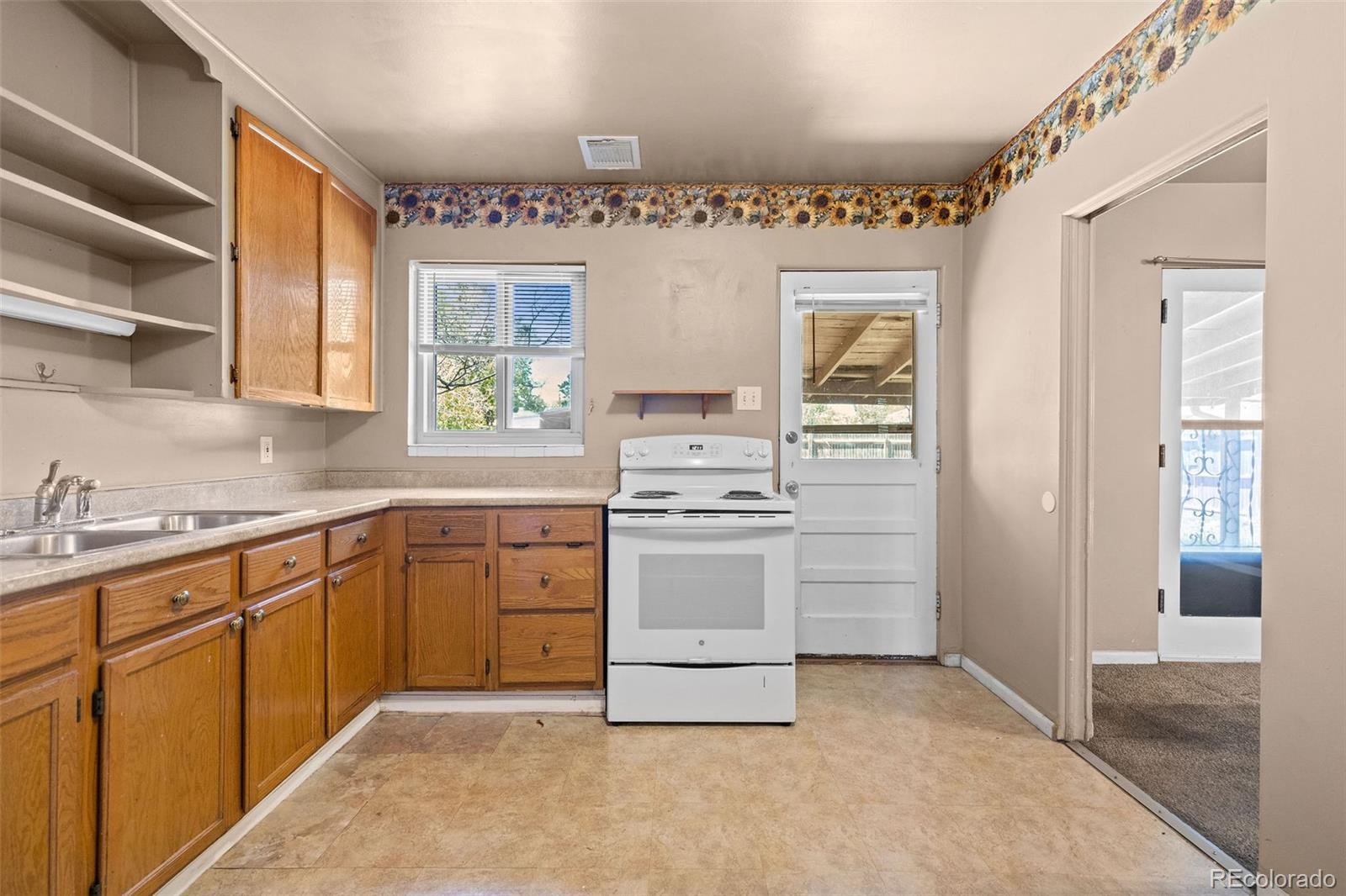 1283 Racine Street Aurora, CO 80011 - Photo 9 of 25