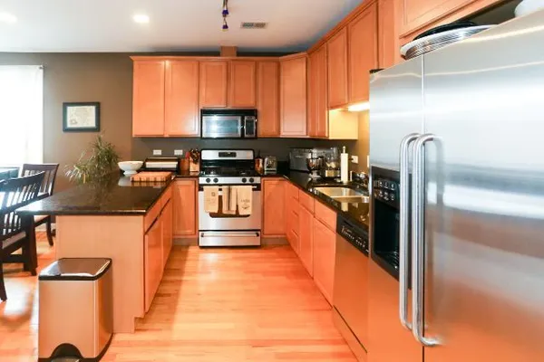 $3,500 | 3655 North Southport Avenue, Unit 2N, Chicago, IL 60613