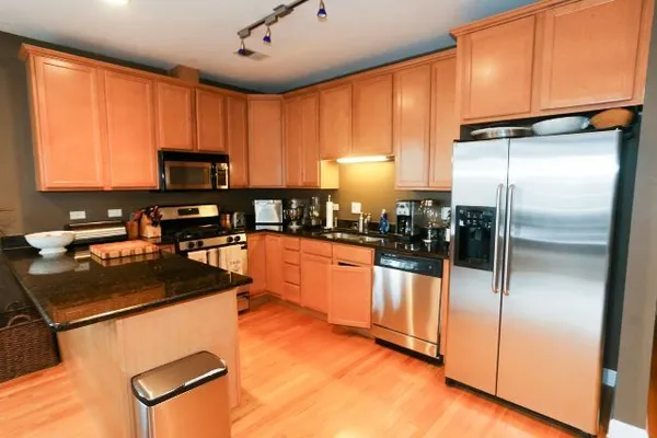$3,500 | 3655 North Southport Avenue, Unit 2N, Chicago, IL 60613