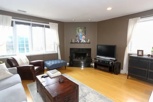 $3,500 | 3655 North Southport Avenue, Unit 2N, Chicago, IL 60613