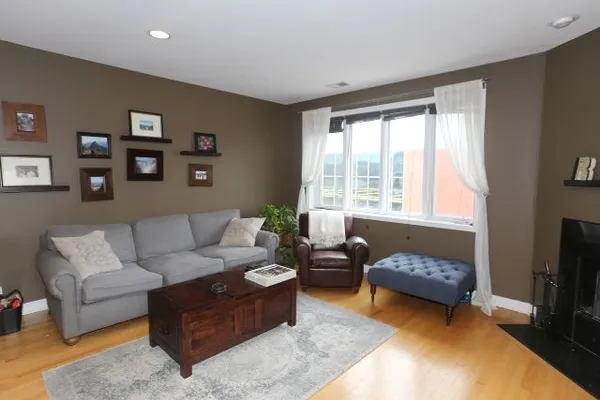 $3,500 | 3655 North Southport Avenue, Unit 2N, Chicago, IL 60613