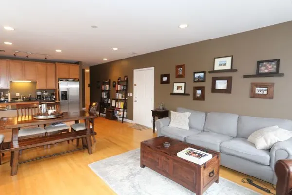 $3,500 | 3655 North Southport Avenue, Unit 2N, Chicago, IL 60613