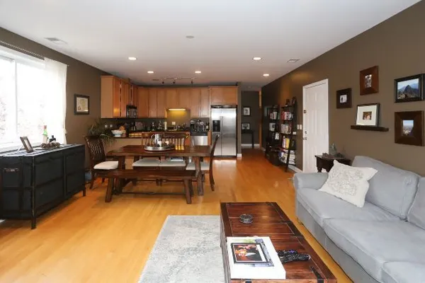 $3,500 | 3655 North Southport Avenue, Unit 2N, Chicago, IL 60613