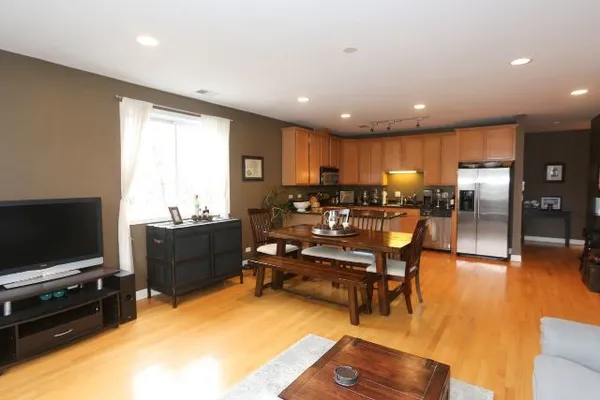 $3,500 | 3655 North Southport Avenue, Unit 2N, Chicago, IL 60613